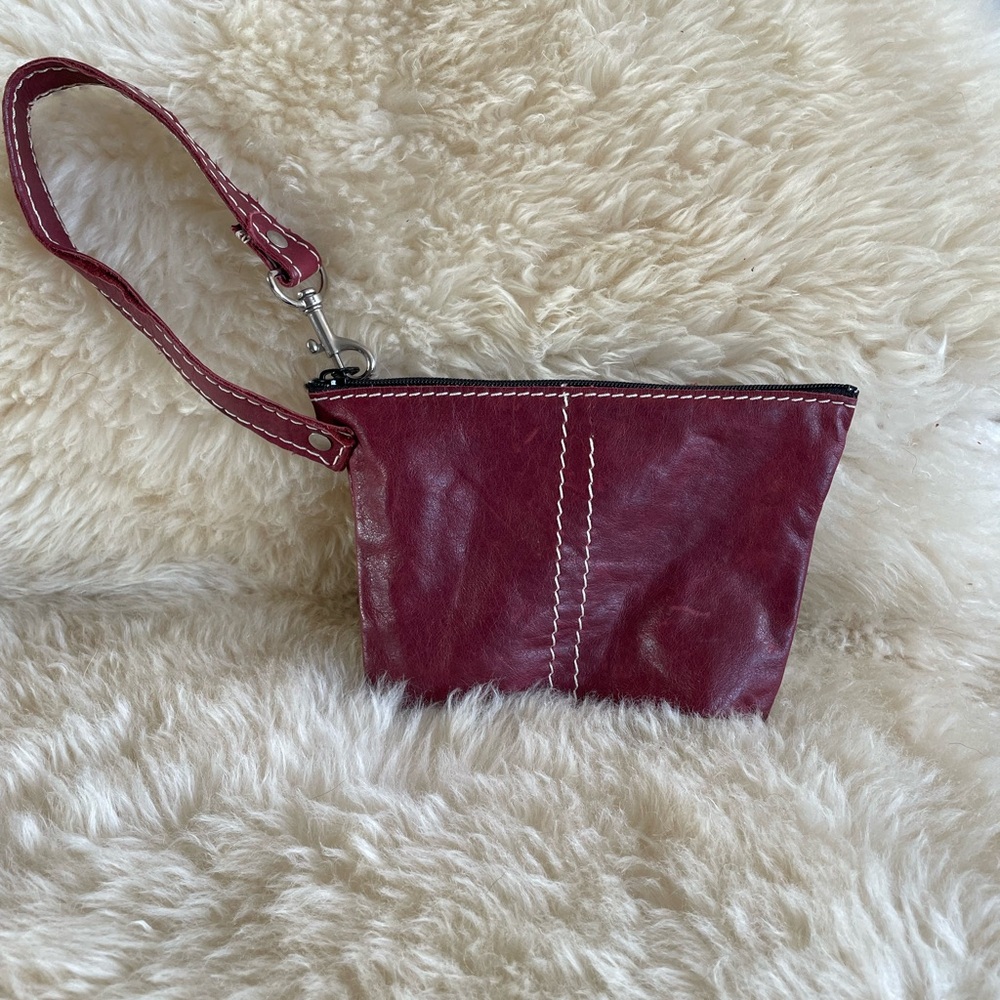 Hides in Hand Elegant Burgundy Leather Wristlet